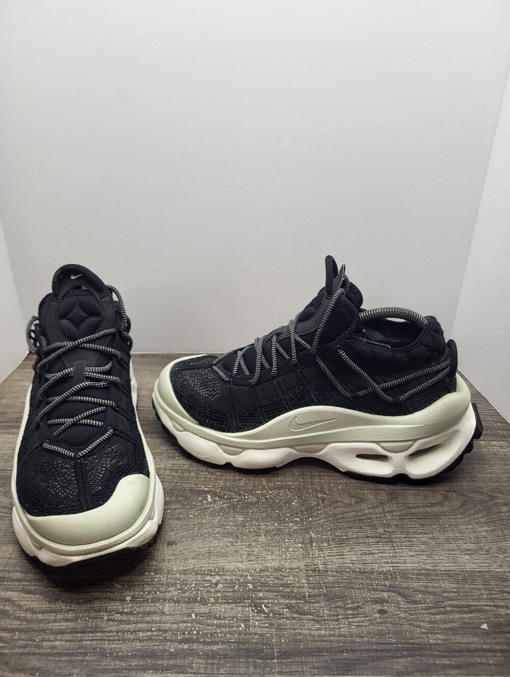 Nike Air Max Venture Black Sail Women's Size 9 Shoes Sneakers